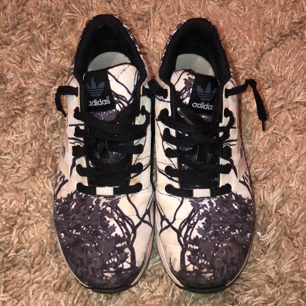 adidas Sneakers